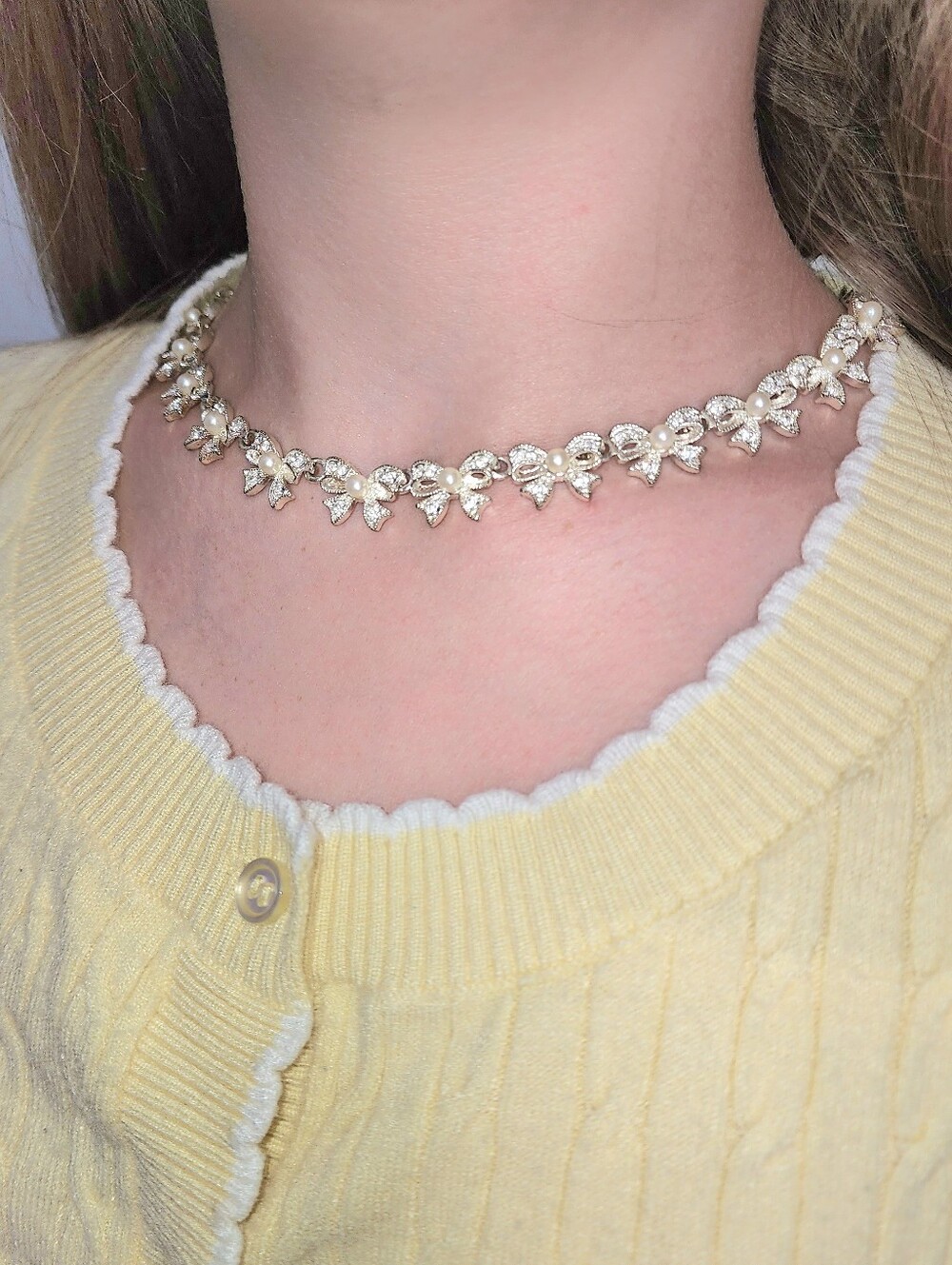 Avon  Silver Tone Pearl & Crystal 🎀 Bow Choker Necklace